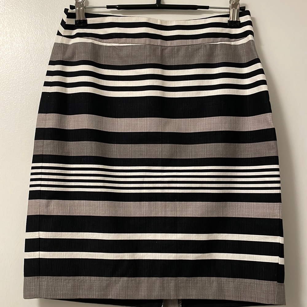 Black/white/gray Striped pencil skirt in size 00P